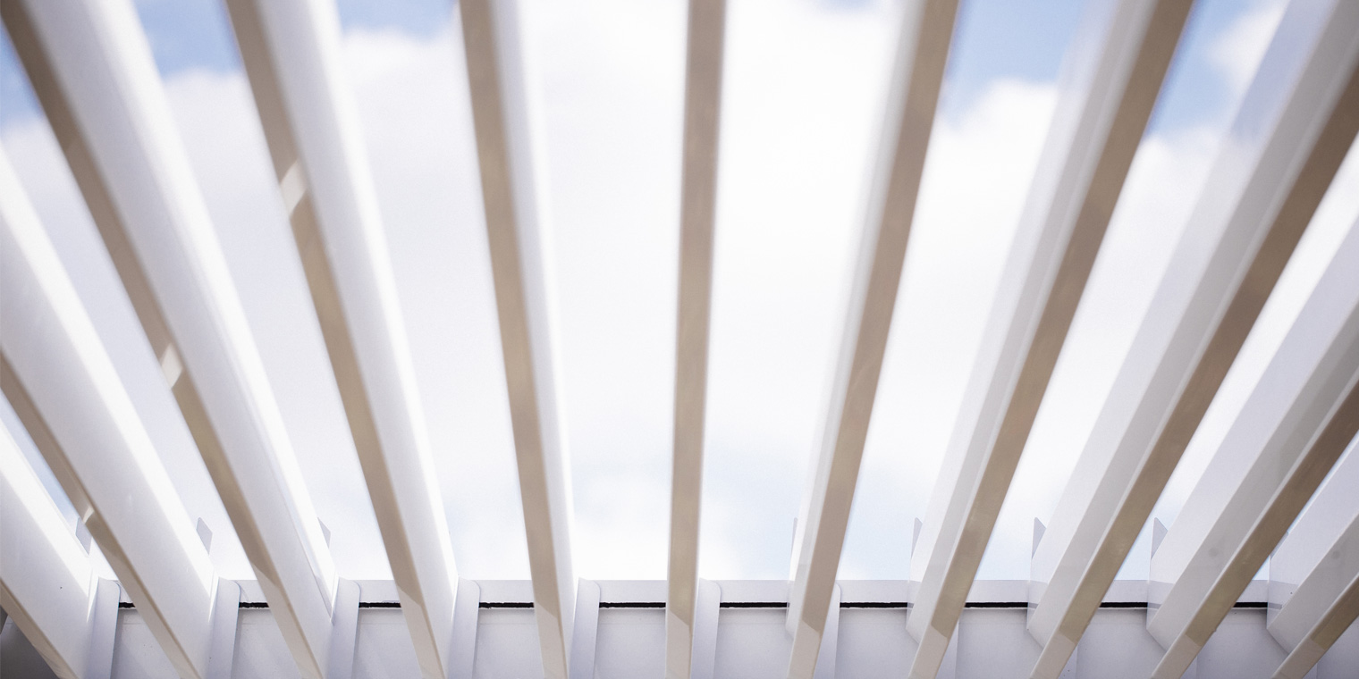 Pérgola bioclimática para jardín